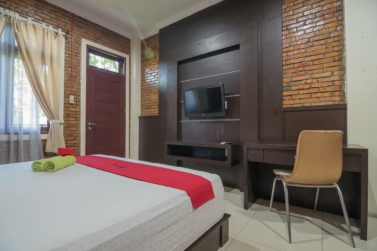 מדאן Reddoorz Plus Near Cambridge City Square 2 מראה חיצוני תמונה