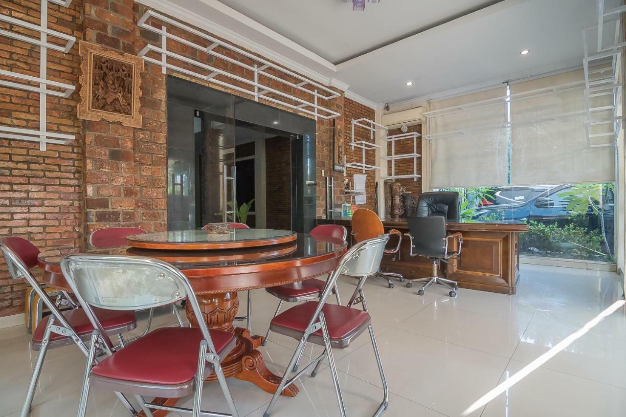 מדאן Reddoorz Plus Near Cambridge City Square 2 מראה חיצוני תמונה