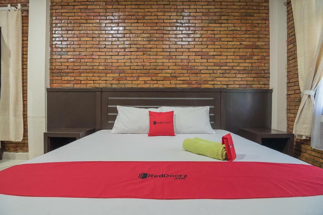 מדאן Reddoorz Plus Near Cambridge City Square 2 מראה חיצוני תמונה