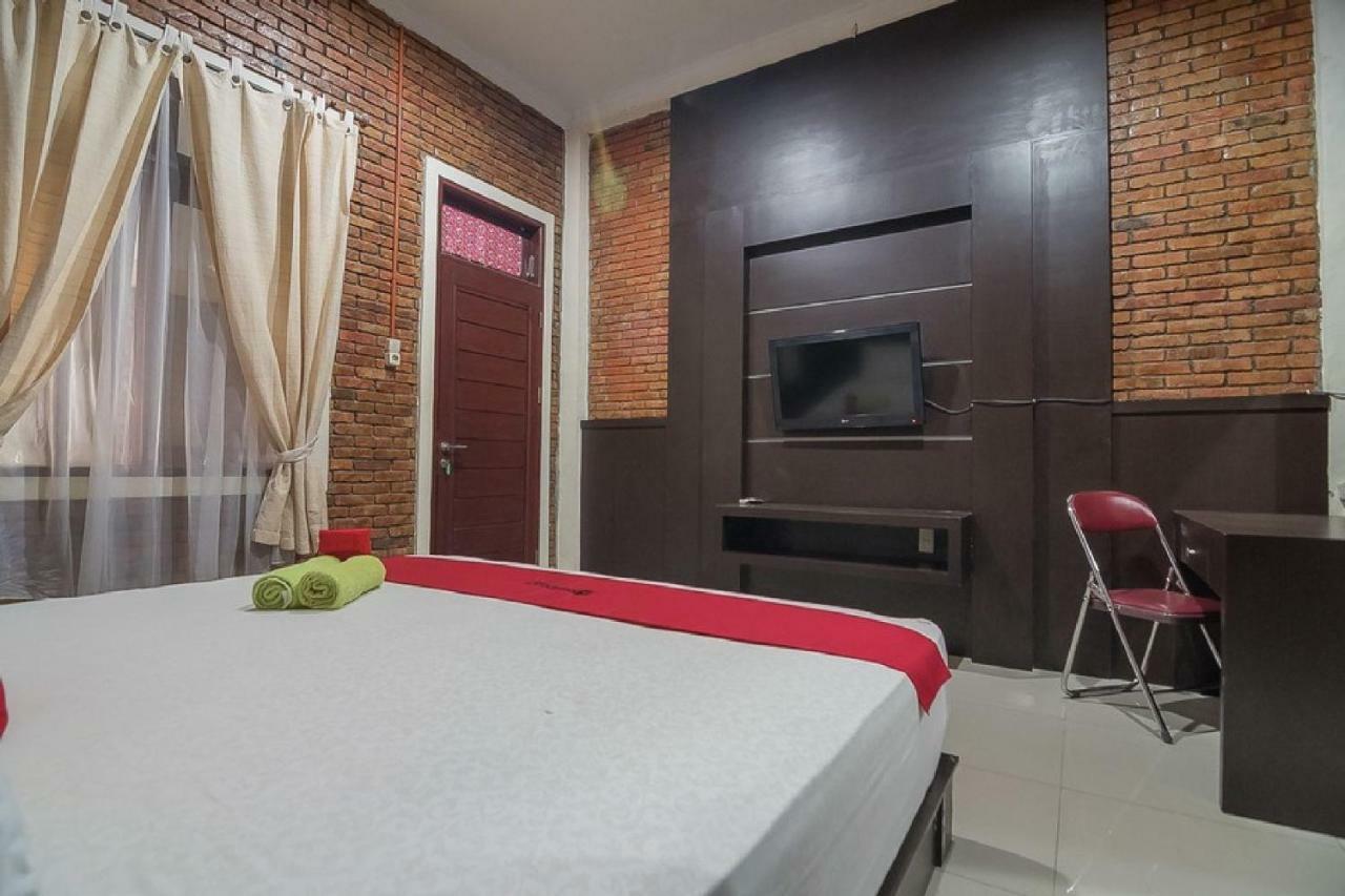 מדאן Reddoorz Plus Near Cambridge City Square 2 מראה חיצוני תמונה